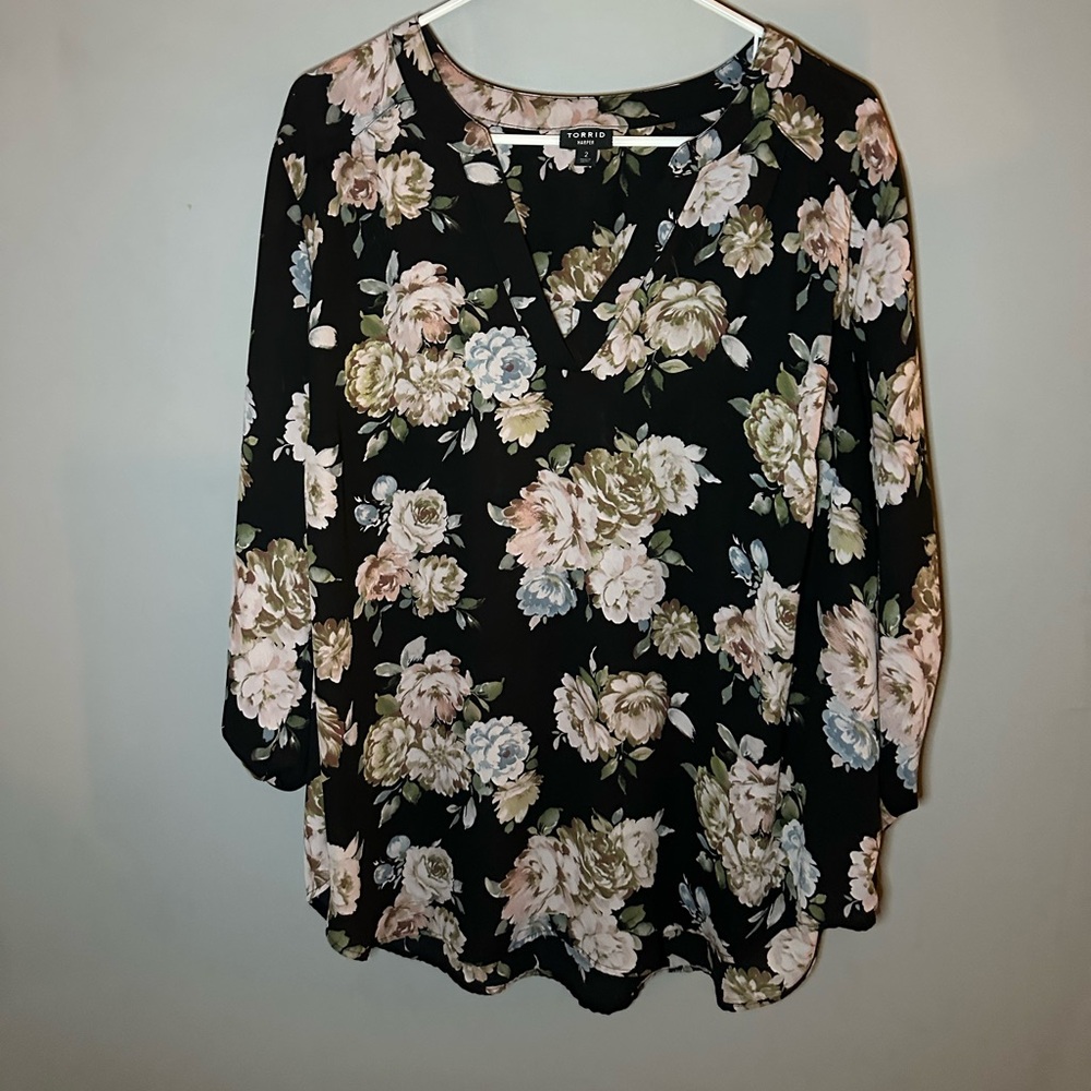 Torrid Black Floral 3/4 Sleeve Top Blouse